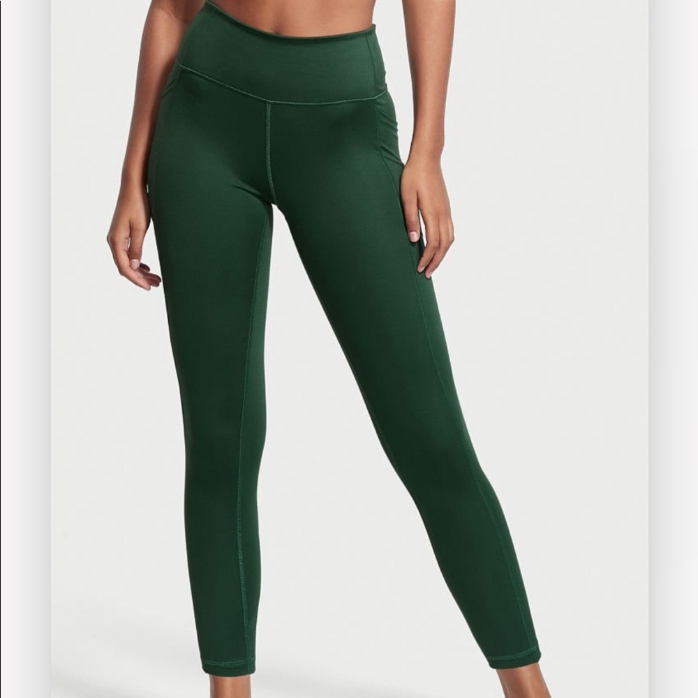 VICTORIA'S SECRET worn 3x
Flow On Point Essential High Rise Pocket Legging